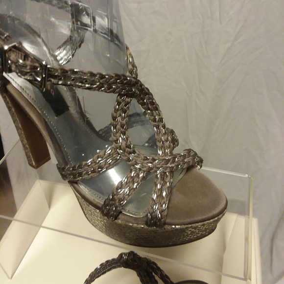 Lavender /gray silver platform heels - Picture 7 of 11